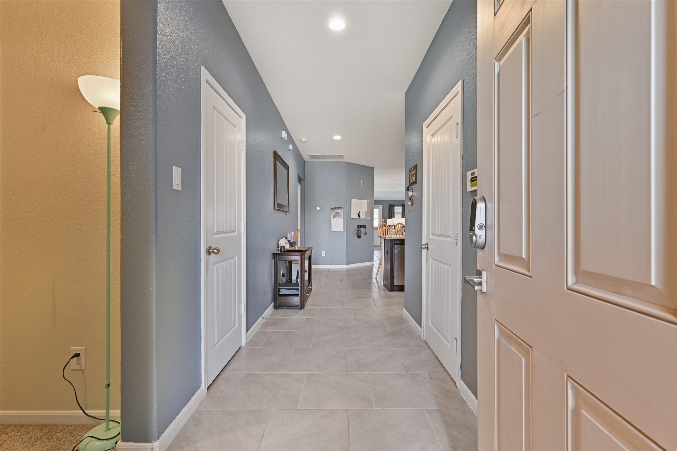 714 Calm Court Rosharon, TX 77583 - Photo 3 of 33 Welcoming entry with tile flooring and a clear view into the open-concept living space.