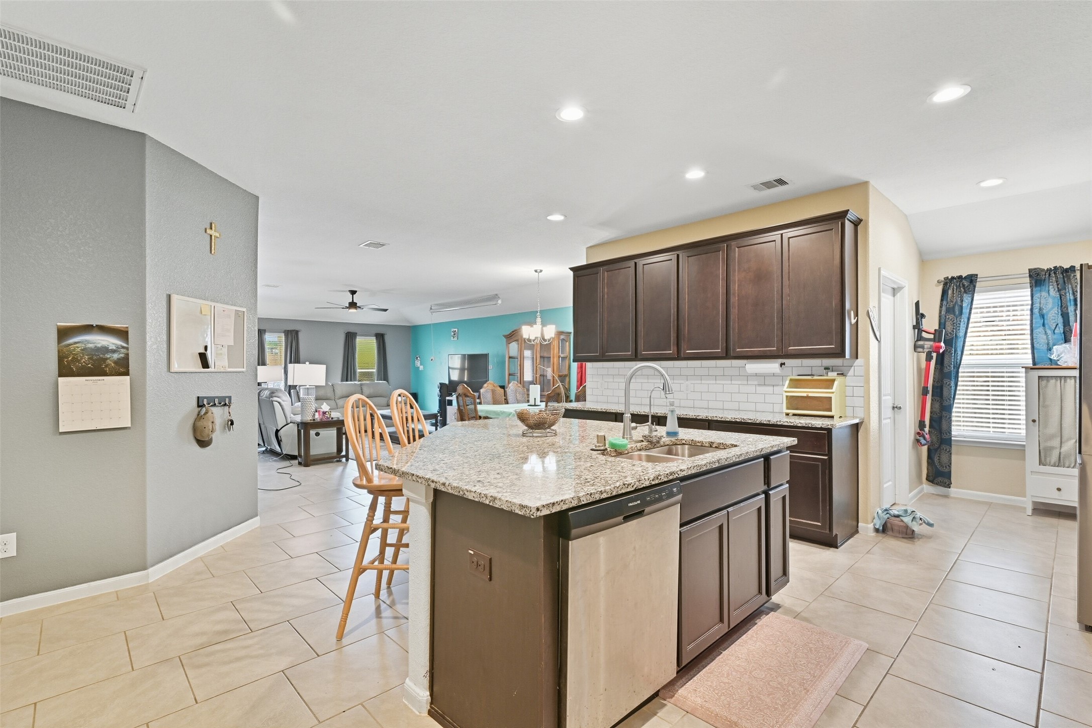 714 Calm Court Rosharon, TX 77583 - Photo 4 of 33