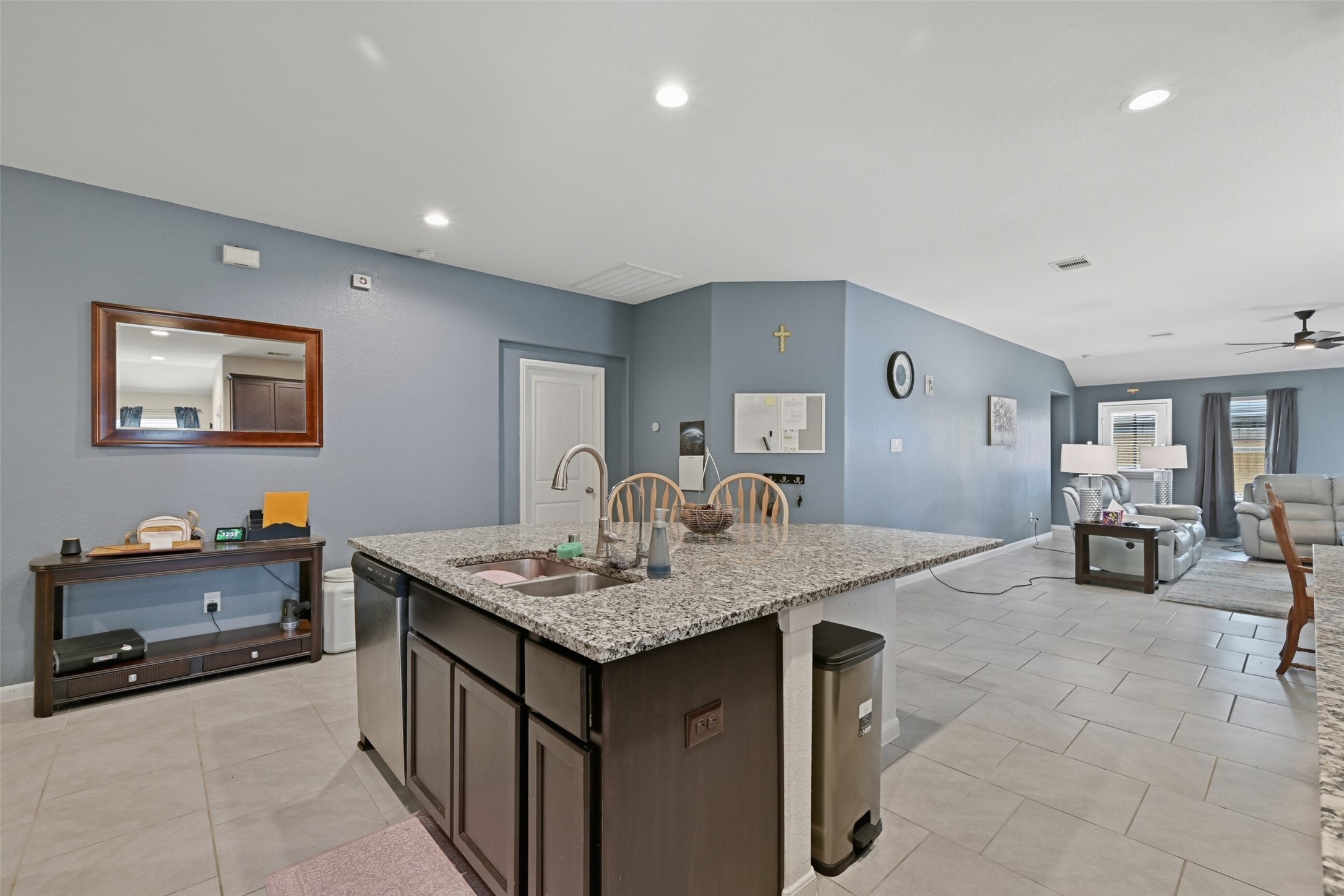 714 Calm Court Rosharon, TX 77583 - Photo 9 of 33