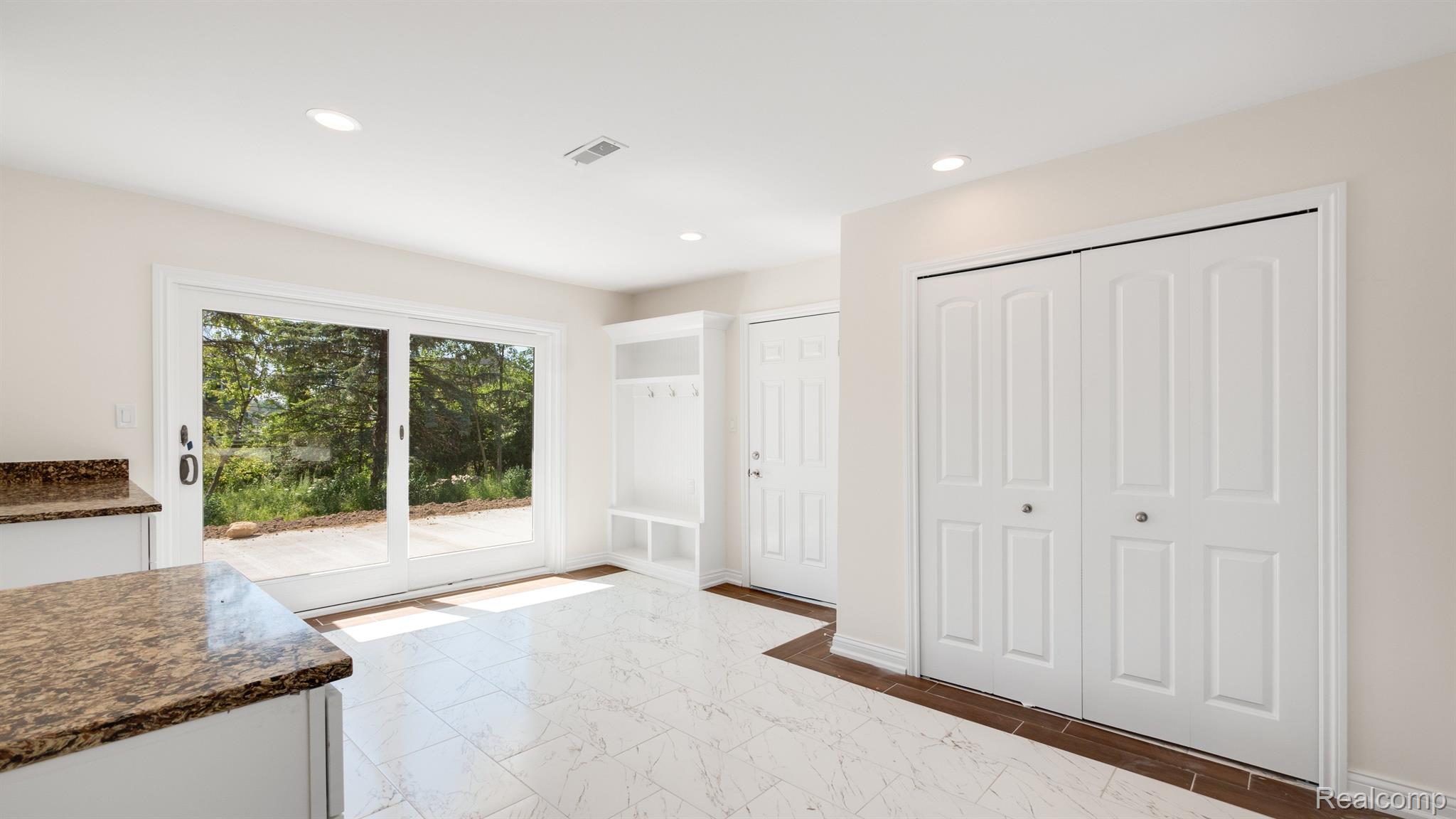 2164 East Hamlin Road Rochester, MI 48307 - Photo 12 of 34 Gallery Image 12