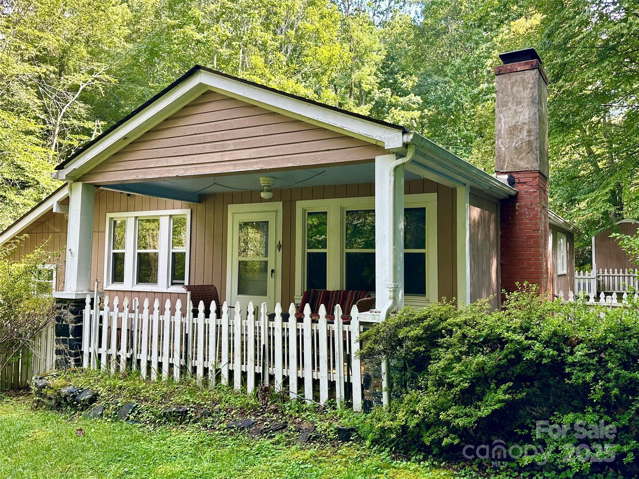 46 Tree Farm Road Spruce Pine, NC 28777 - Photo 36 of 40 front view of a house