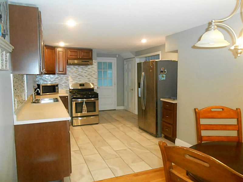 113 Benedict Road Warwick, RI 02888 - Photo 4 of 17 Kitchen.
