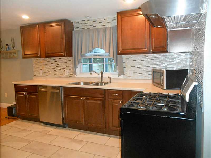 113 Benedict Road Warwick, RI 02888 - Photo 5 of 17 Kitchen.