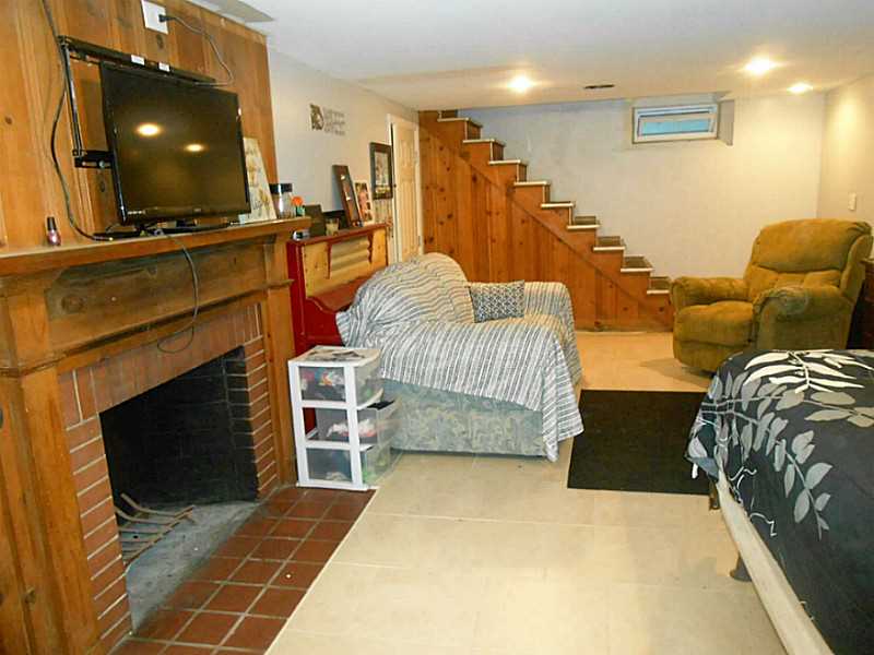 113 Benedict Road Warwick, RI 02888 - Photo 10 of 17 Den/Family/Great Room.