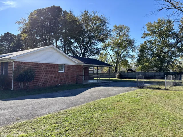 $1,695 | 218 Greenfield Avenue, Tullahoma, TN 37388