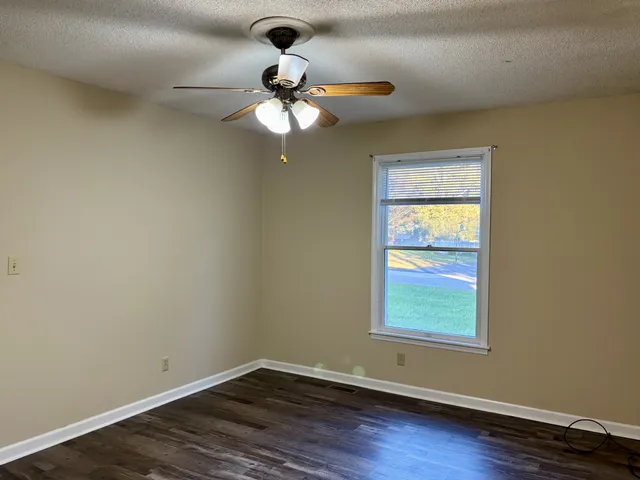 $1,695 | 218 Greenfield Avenue, Tullahoma, TN 37388