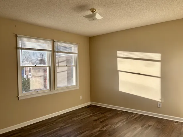 $1,695 | 218 Greenfield Avenue, Tullahoma, TN 37388