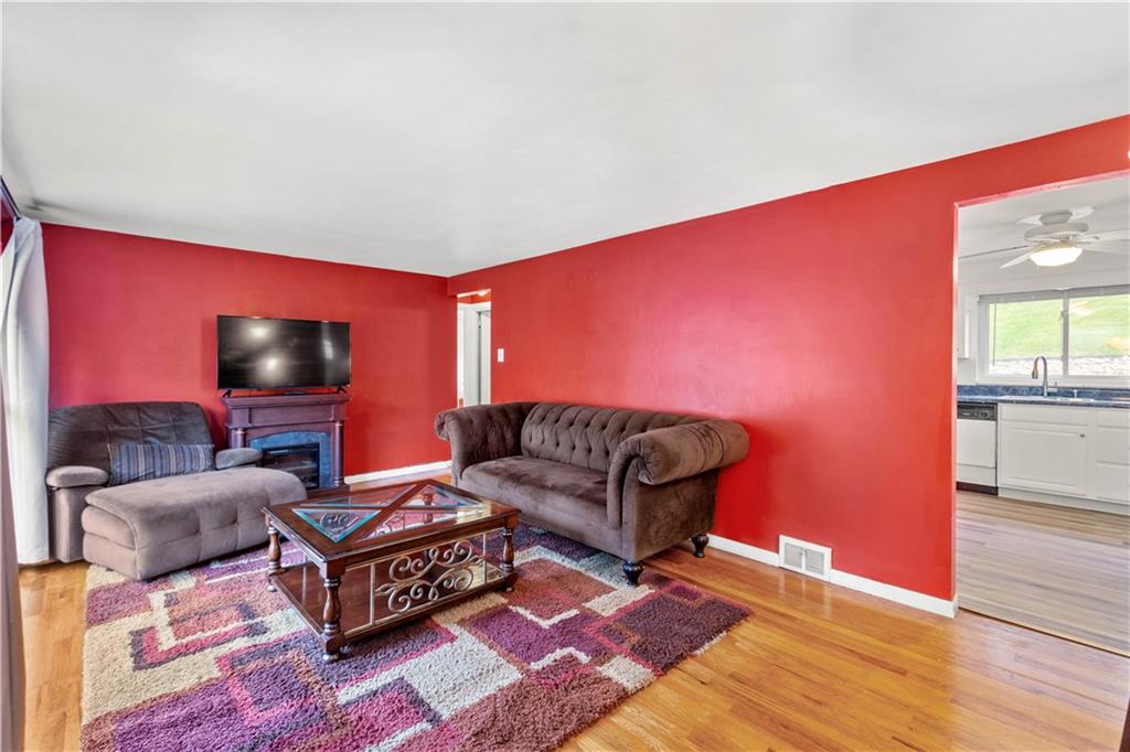 437 Spring Valley Road West Mifflin, PA 15122 - Photo 5 of 25 Gallery Image 5