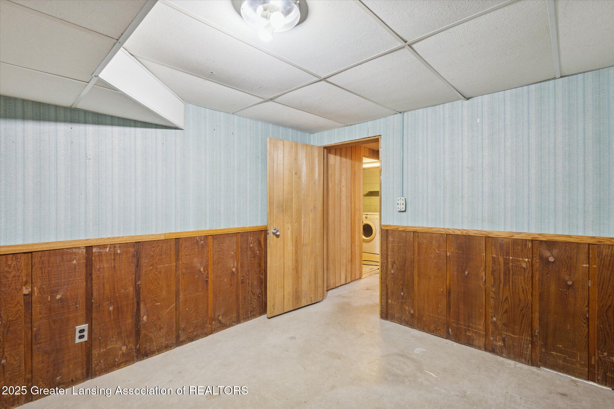 1049 Maycroft Road Lansing, MI 48917 - Photo 32 of 46 28-1049-Maycroft-Rd-Lansing-MI-48917-Win