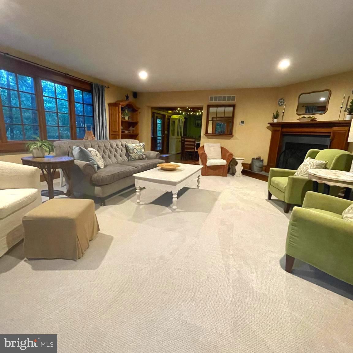 811 Upper Glencoe Road Sparks Glencoe, MD 21152 - Photo 19 of 36 Oversized Living Room