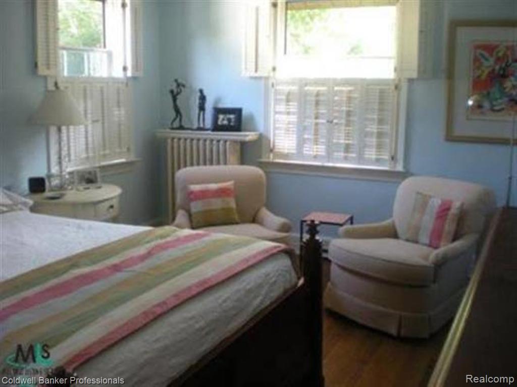 1034 Roslyn Road Grosse Pointe, MI 48236 - Photo 24 of 28 bedroom.jpg