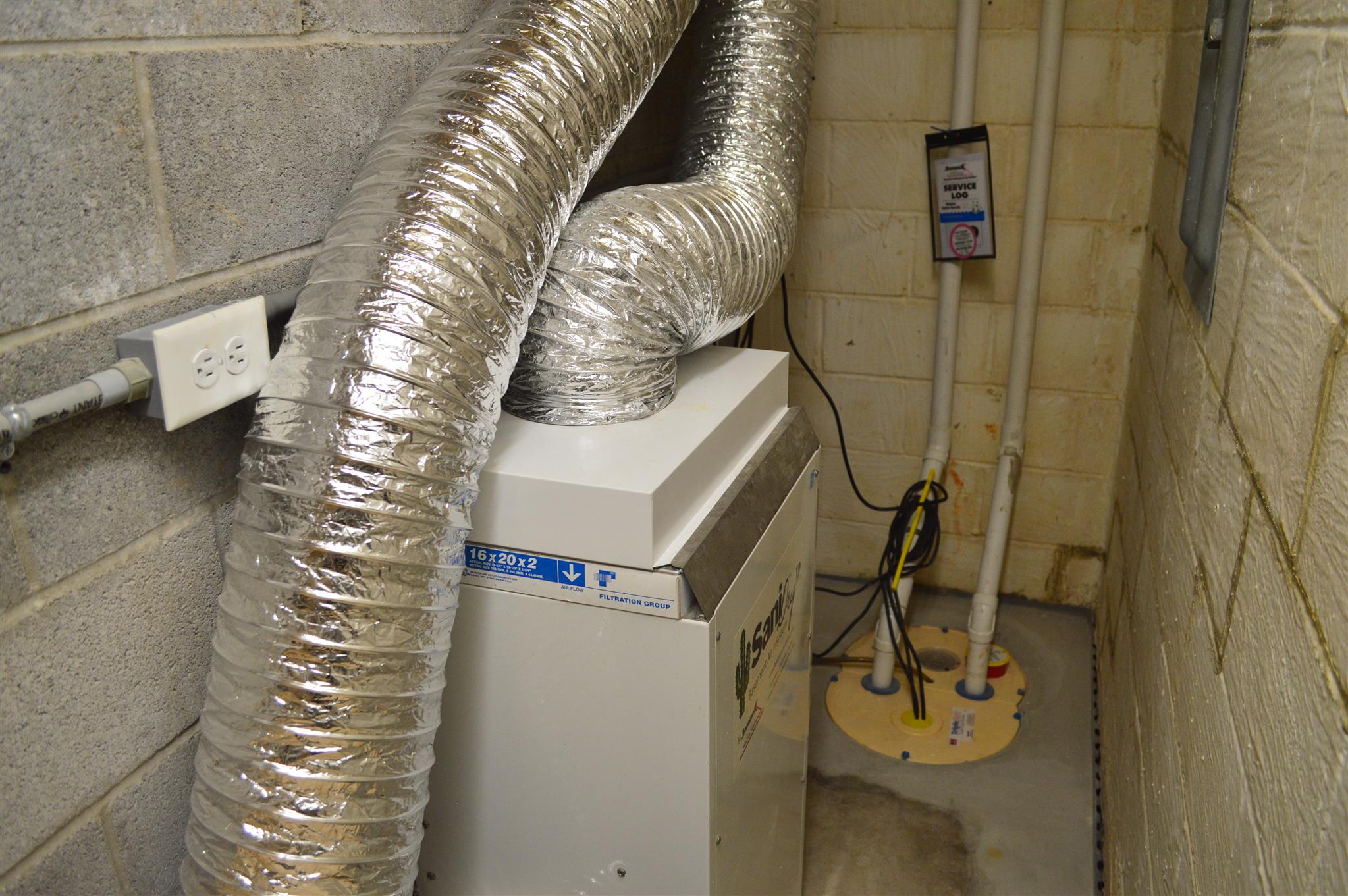 3361 Backridge Road Woodlawn, TN 37191 - Photo 26 of 30 a utility room with dryer and washer
