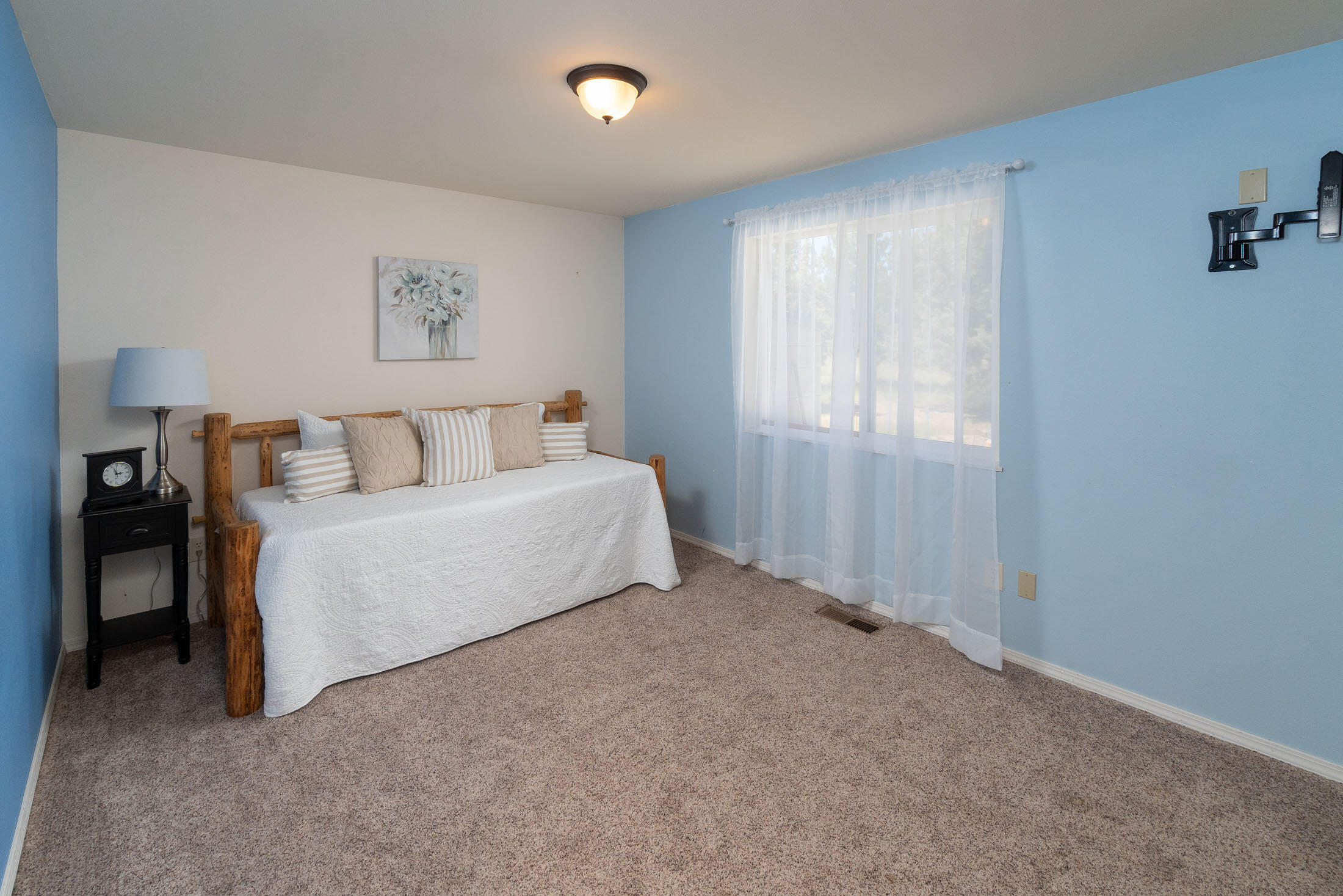 9891 Geneva View Road Terrebonne, OR 97760 - Photo 16 of 39 Guest Bedroom 2