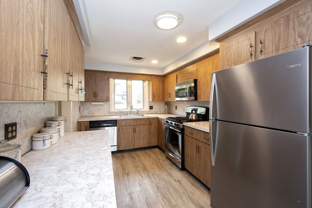 196 Governors Road Quincy, MA 02169 - Photo 13 of 34 Gallery Image 13