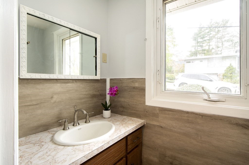 196 Governors Road Quincy, MA 02169 - Photo 24 of 34 Gallery Image 24