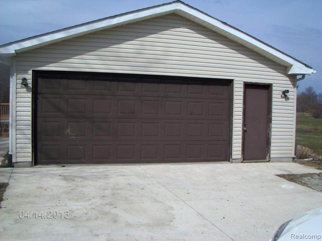 9539 Beard Road Avoca, MI 48006 - Photo 2 of 15 Garage