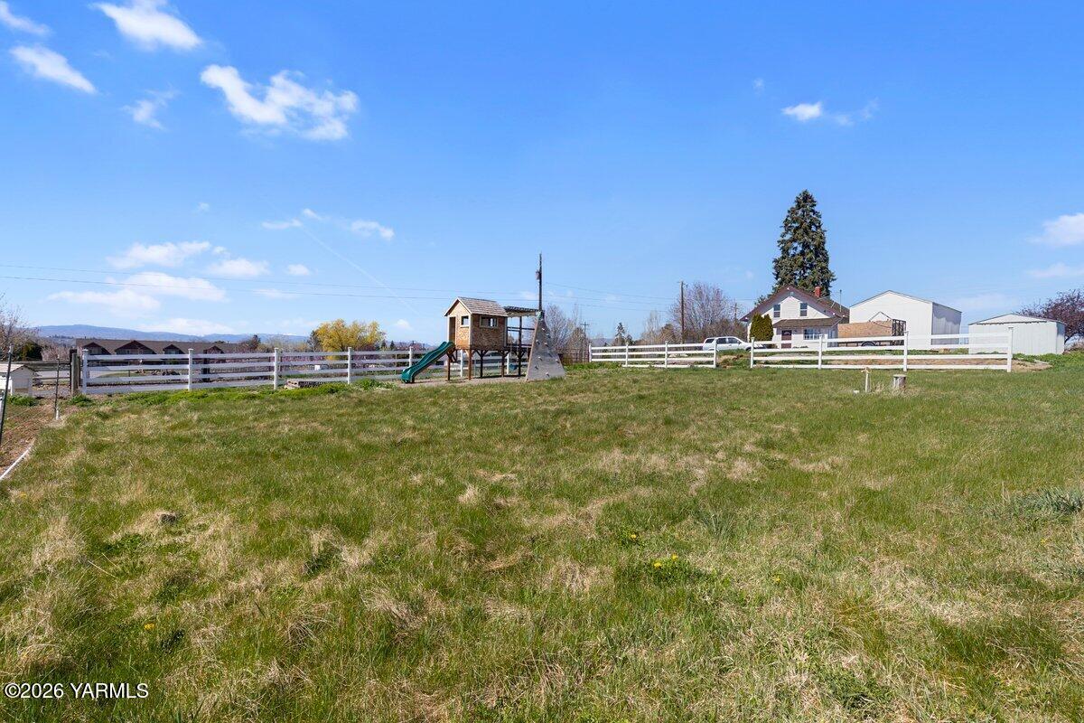 740 Mapleway Road Selah, WA 98942 - Photo 35 of 40 IMGL9118
