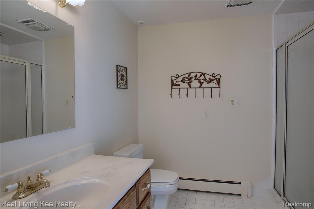 68125 Dequindre Road Oakland, MI 48363 - Photo 23 of 40 23-Master Bathroom.jpg