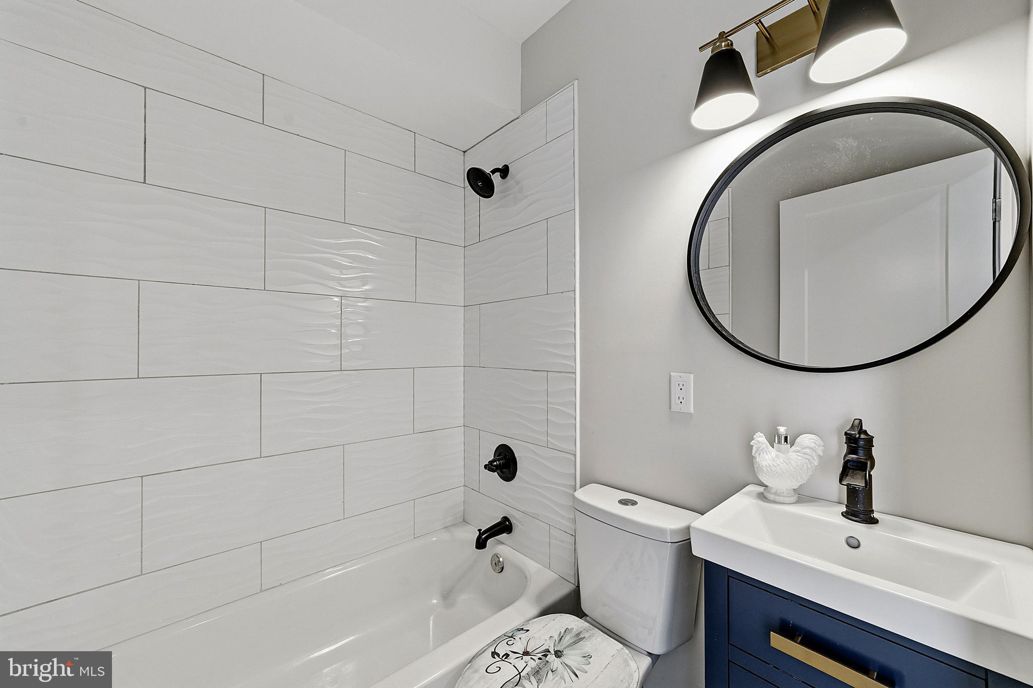 2319 Cross Street Philadelphia, PA 19146 - Photo 20 of 28 Main bathroom