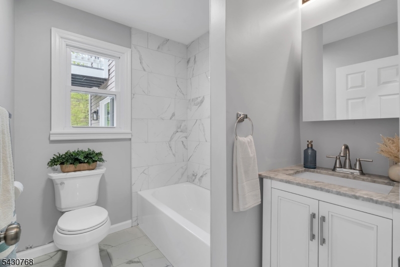 385 Maxim Drive Hopatcong, NJ 07821 - Photo 19 of 50