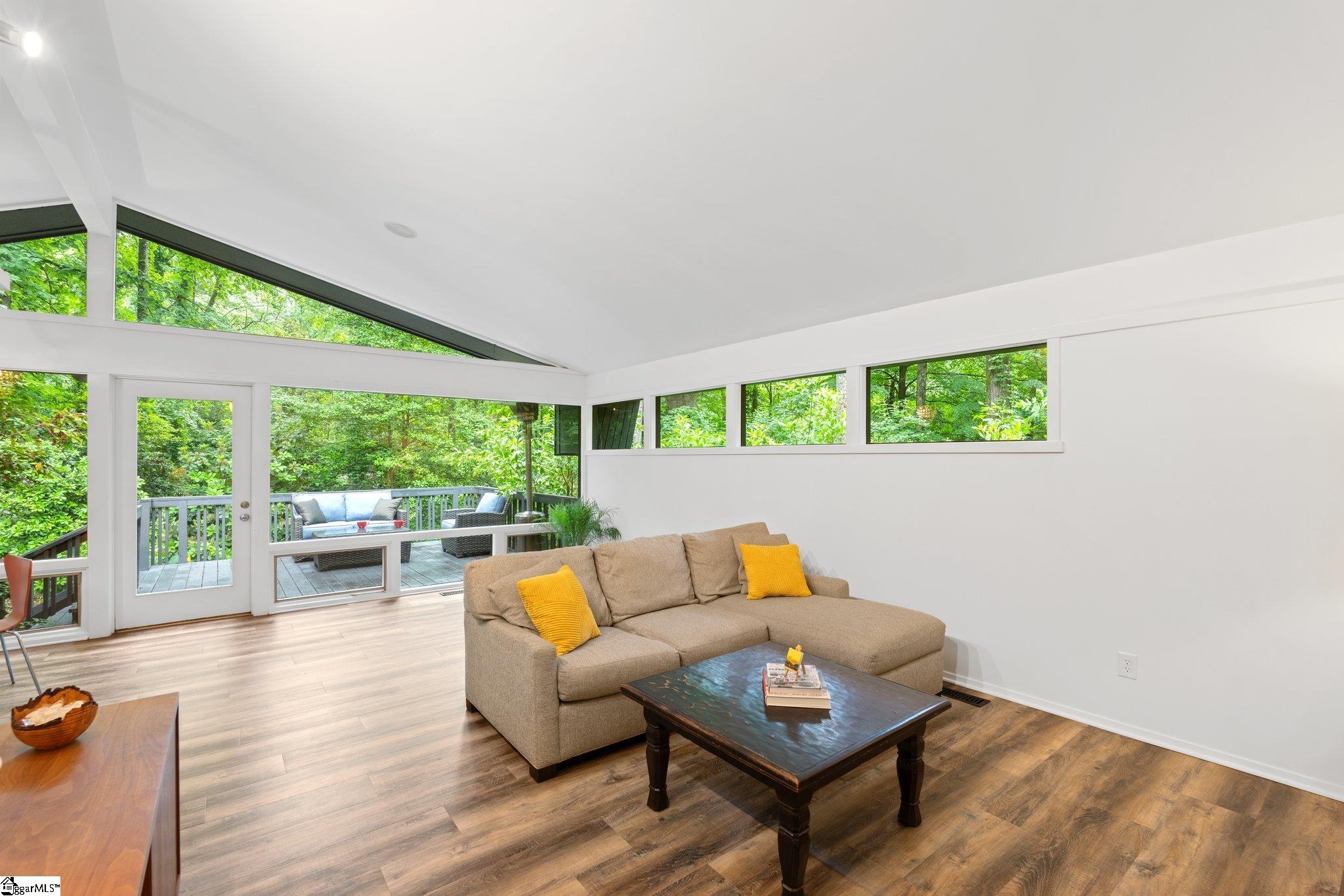 438 Henderson Road Greenville, SC 29607 - Photo 16 of 40