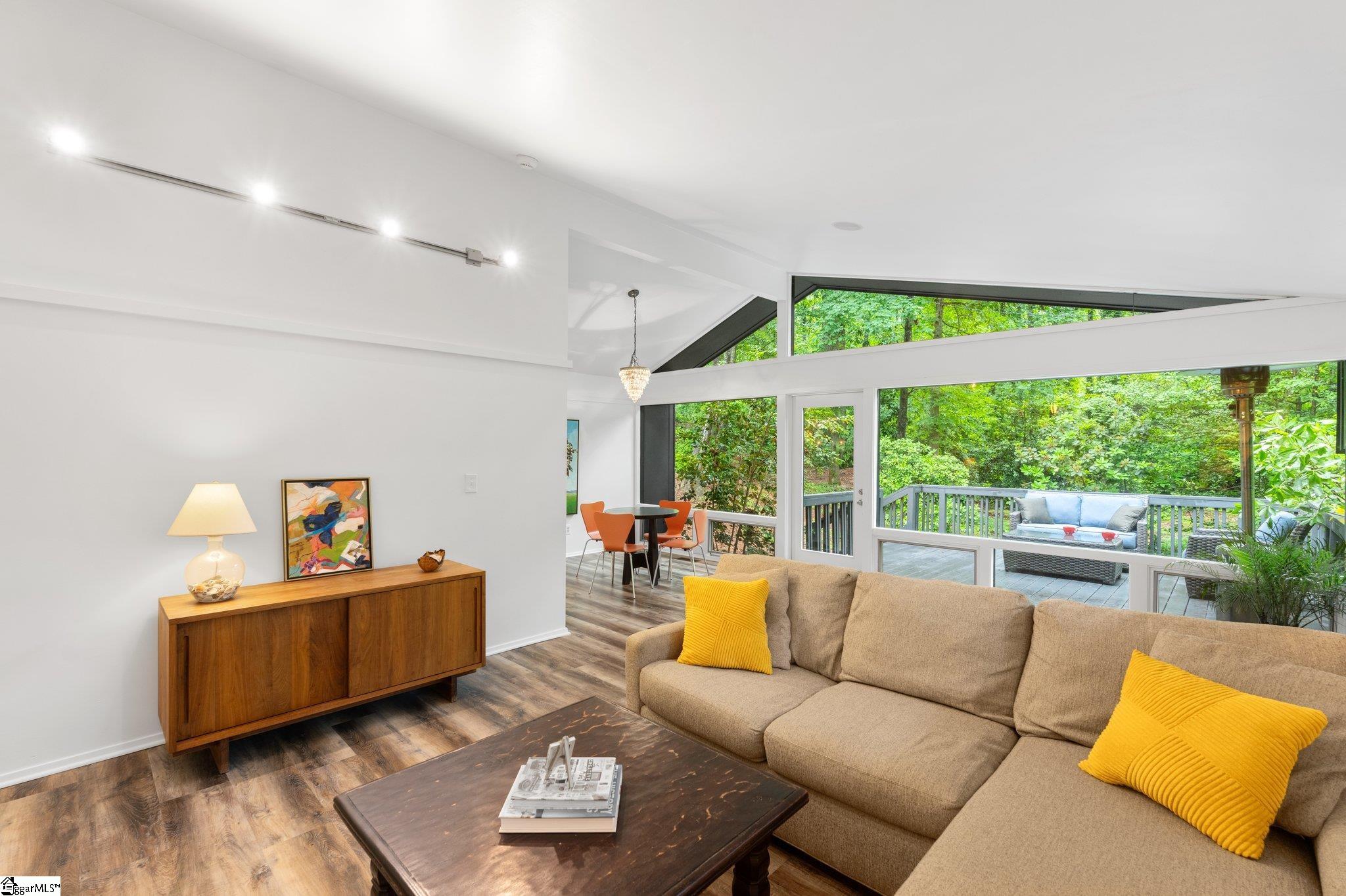 438 Henderson Road Greenville, SC 29607 - Photo 17 of 40