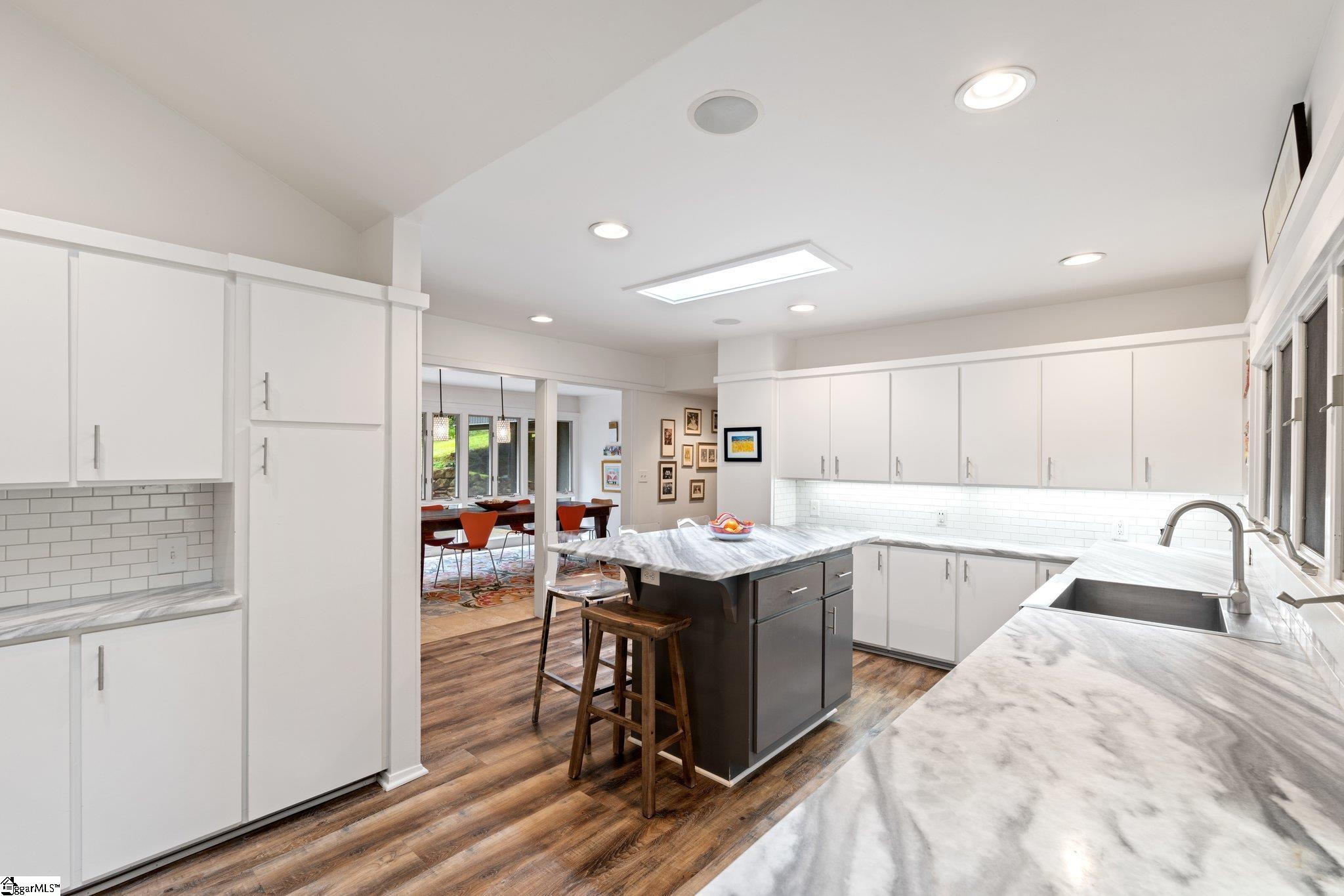 438 Henderson Road Greenville, SC 29607 - Photo 24 of 40