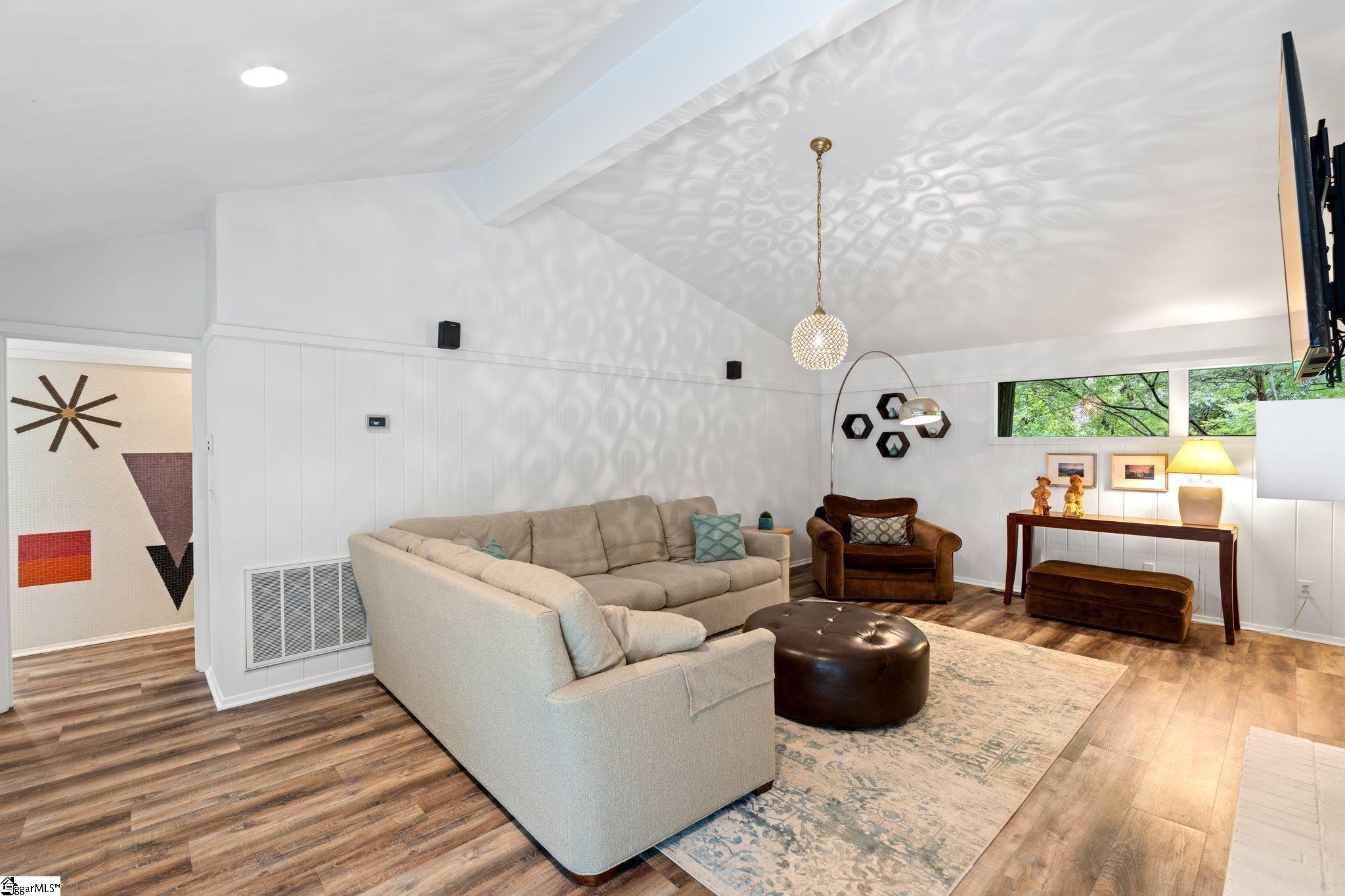 438 Henderson Road Greenville, SC 29607 - Photo 10 of 40