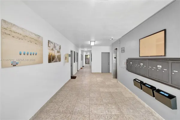 $2,300 | 1939 Jefferson Street, Unit 401, Hollywood, FL 33020
