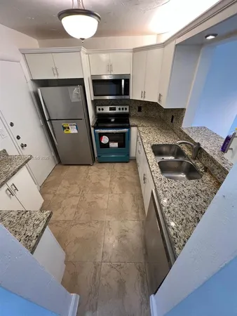 $2,300 | 1939 Jefferson Street, Unit 401, Hollywood, FL 33020