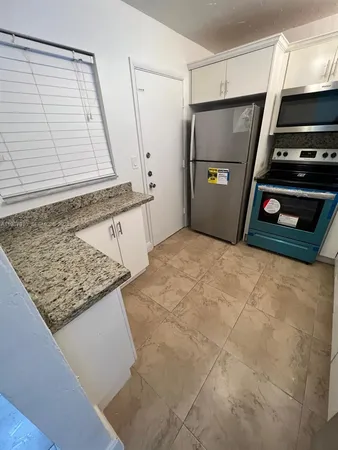 $2,300 | 1939 Jefferson Street, Unit 401, Hollywood, FL 33020