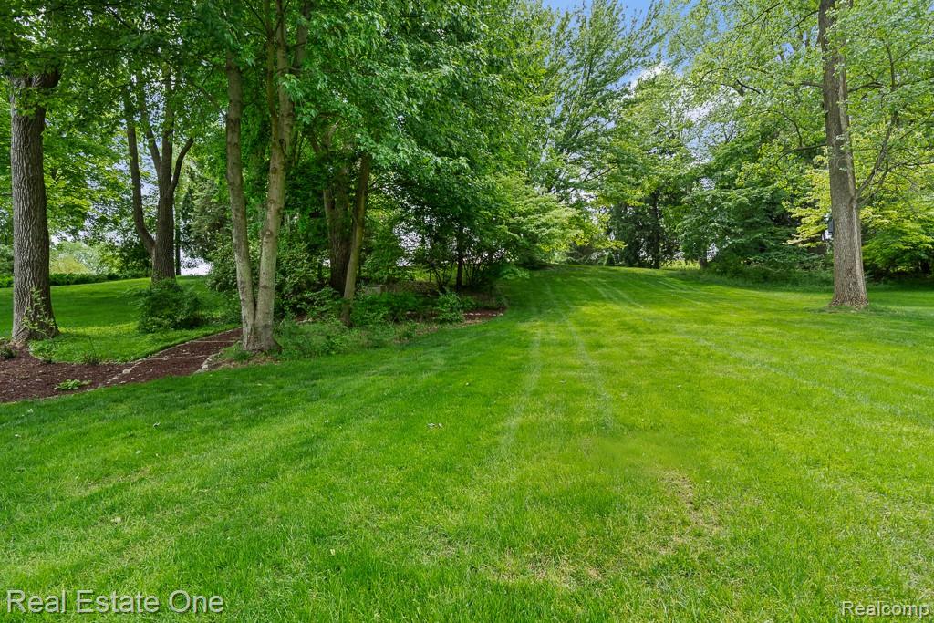 1171 Springwood Lane Rochester, MI 48309 - Photo 31 of 32 1171 Springwood_MLS-049.jpg