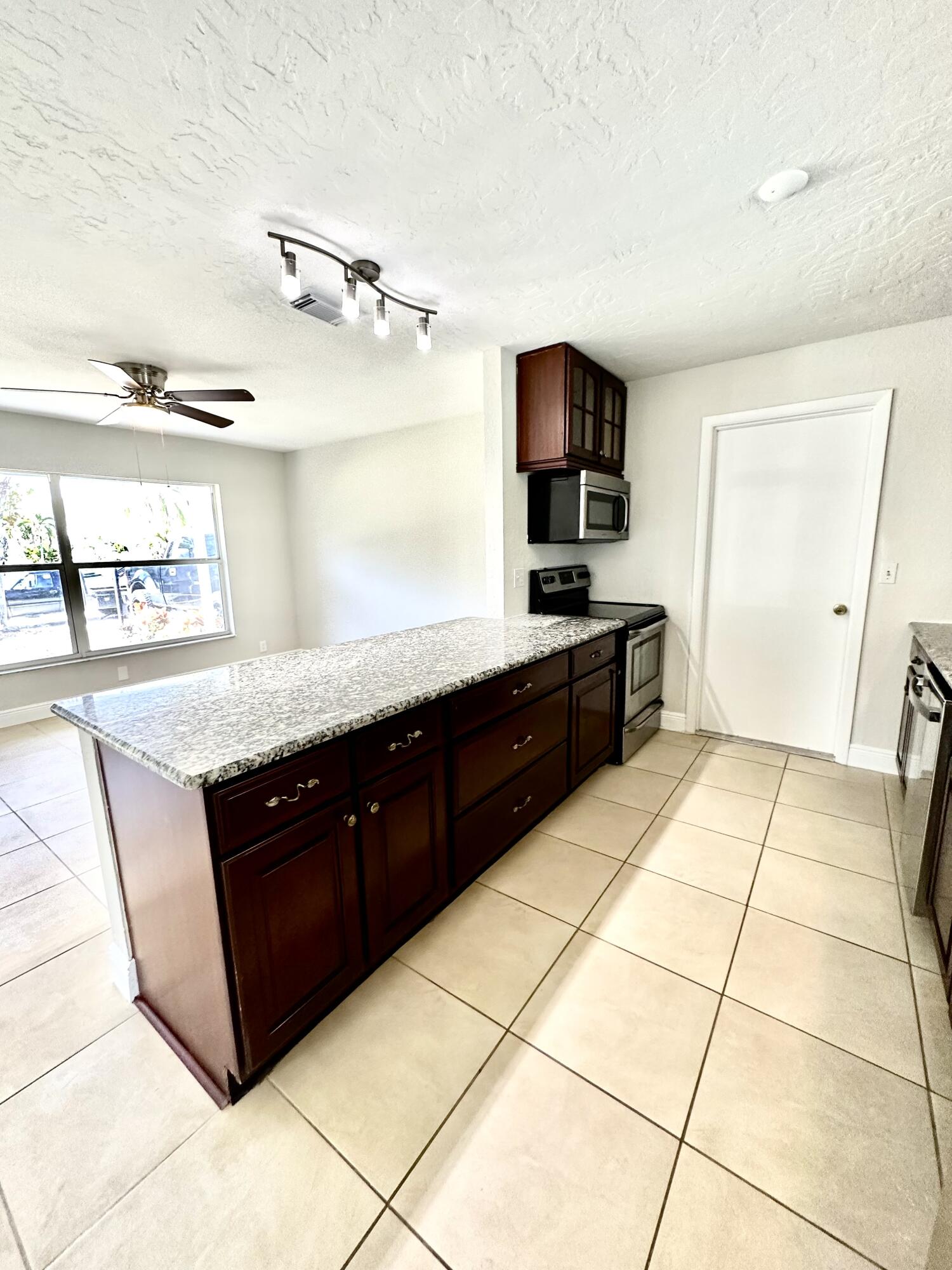 741 Southwest Aster Road Port St. Lucie, FL 34953 - Photo 11 of 32 IMG_8086