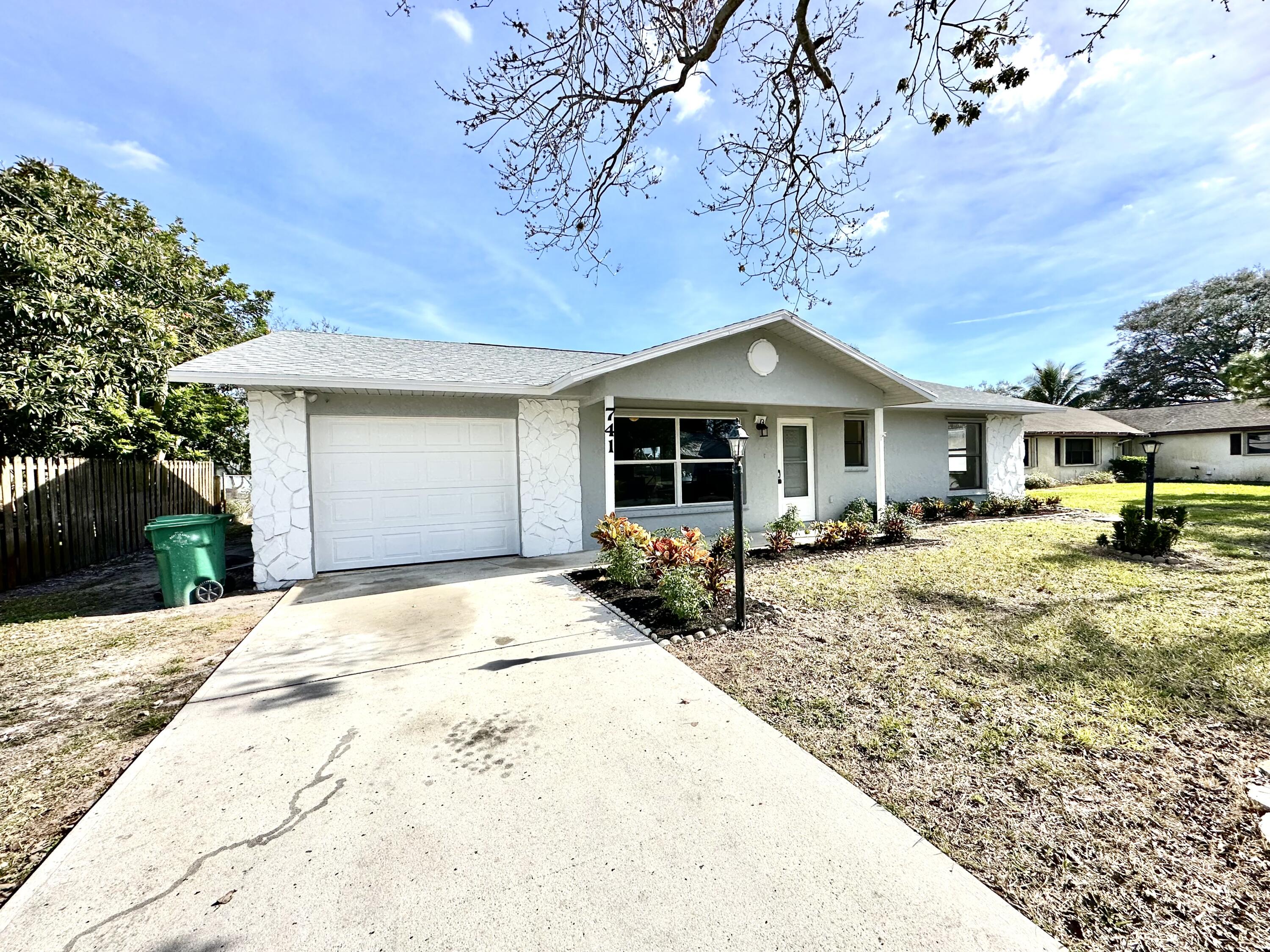 741 Southwest Aster Road Port St. Lucie, FL 34953 - Photo 4 of 32 IMG_8102
