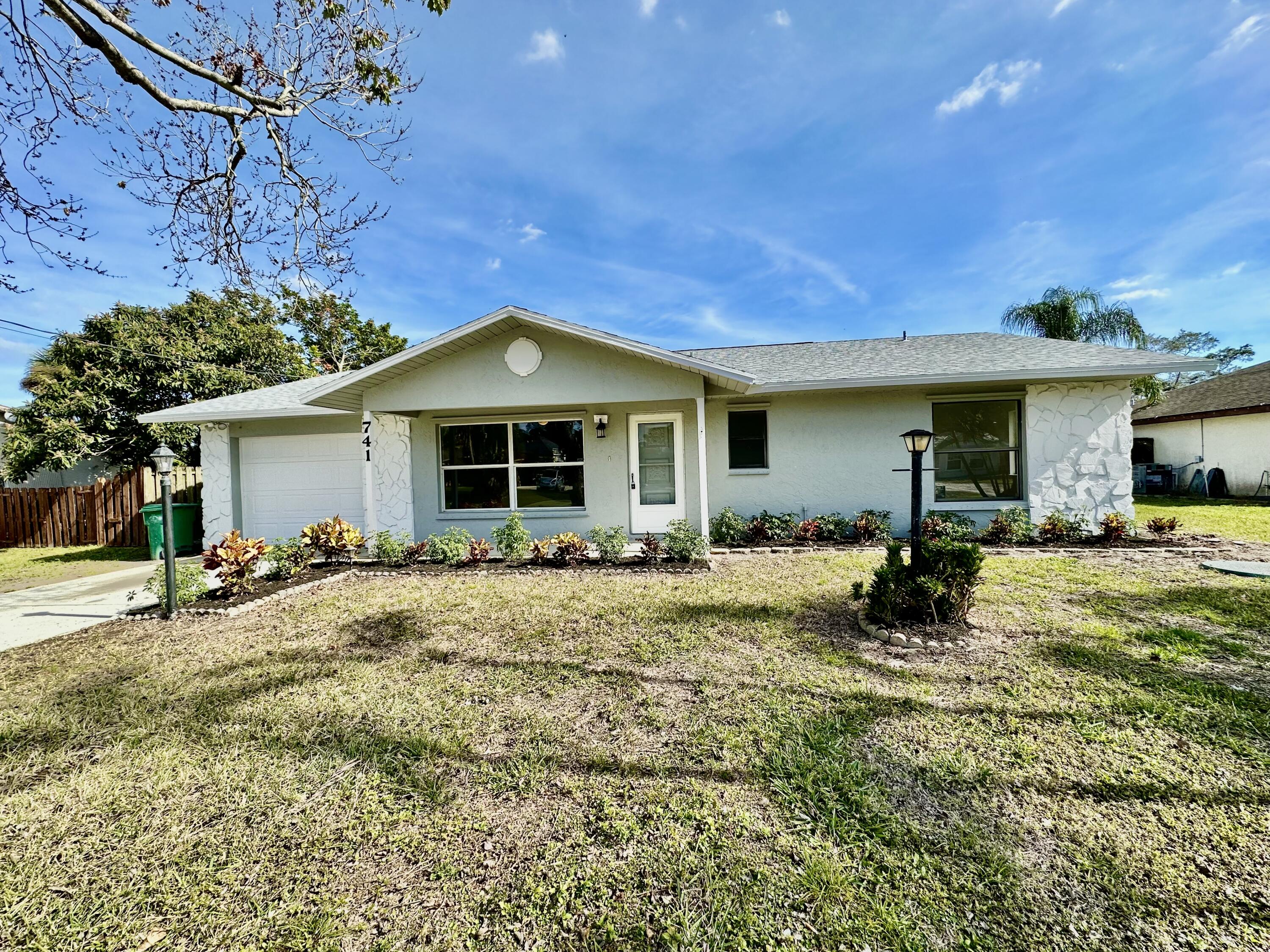 741 Southwest Aster Road Port St. Lucie, FL 34953 - Photo 5 of 32 IMG_8100