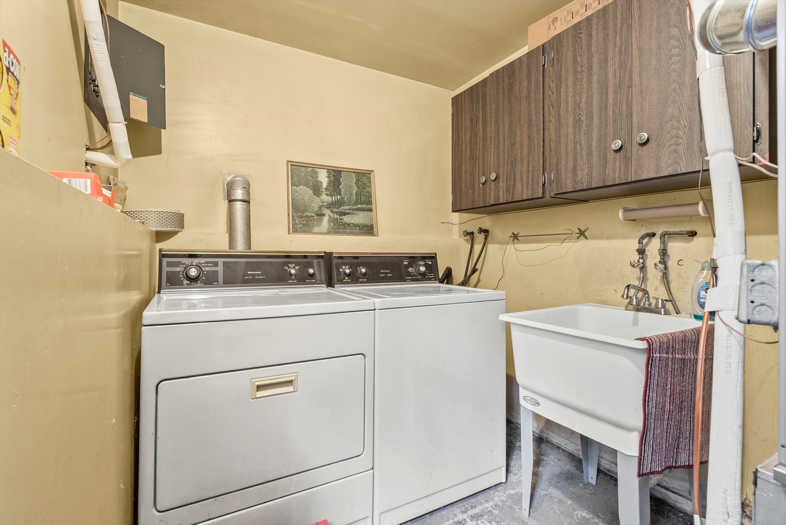 55 Codorus Road Montgomery, IL 60538 - Photo 22 of 27 a utility room with dryer and washer