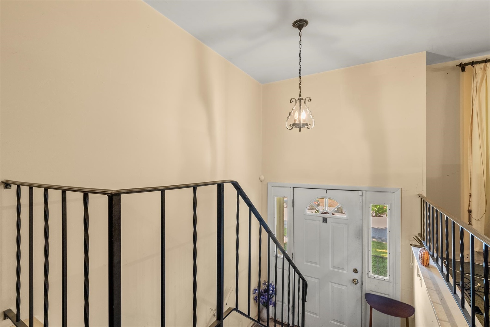 55 Codorus Road Montgomery, IL 60538 - Photo 3 of 27 a view of a hallway with windows