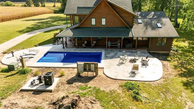 $1,500,000 | 4108 North 100 West, Rochester, IN 46975