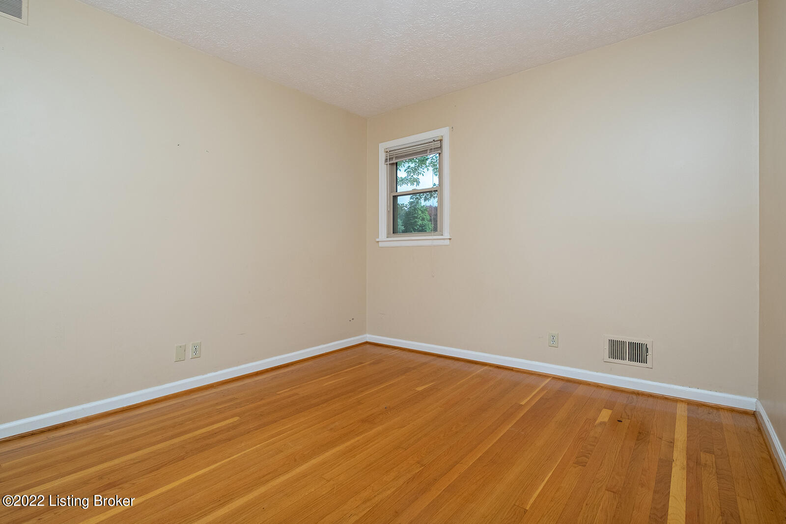4512 Fox Run Road Louisville, KY 40207 - Photo 23 of 66 0026