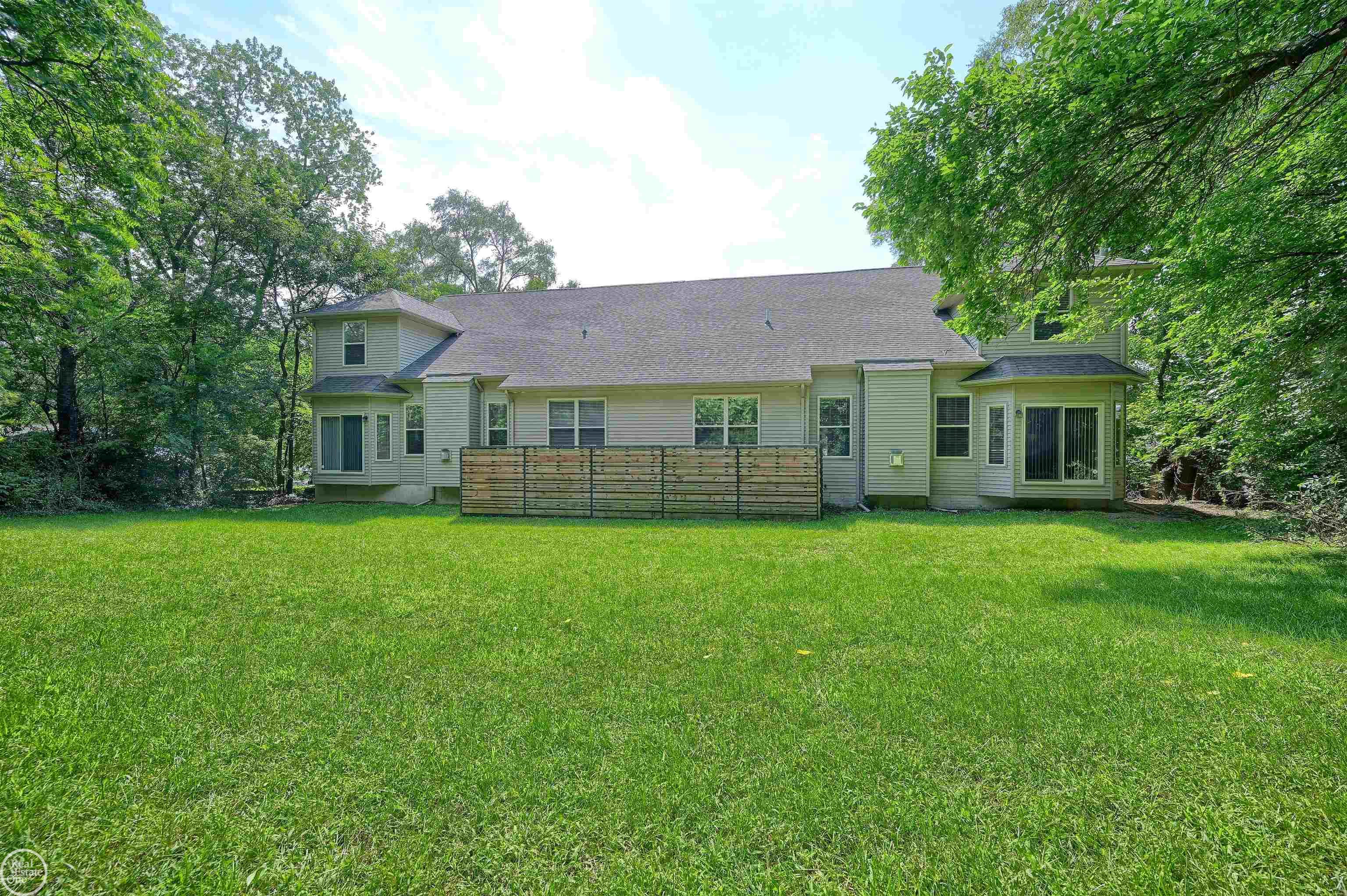 8199 22 Mile Road, Unit RIGHT SIDE ) Utica, MI 48317 - Photo 27 of 59
