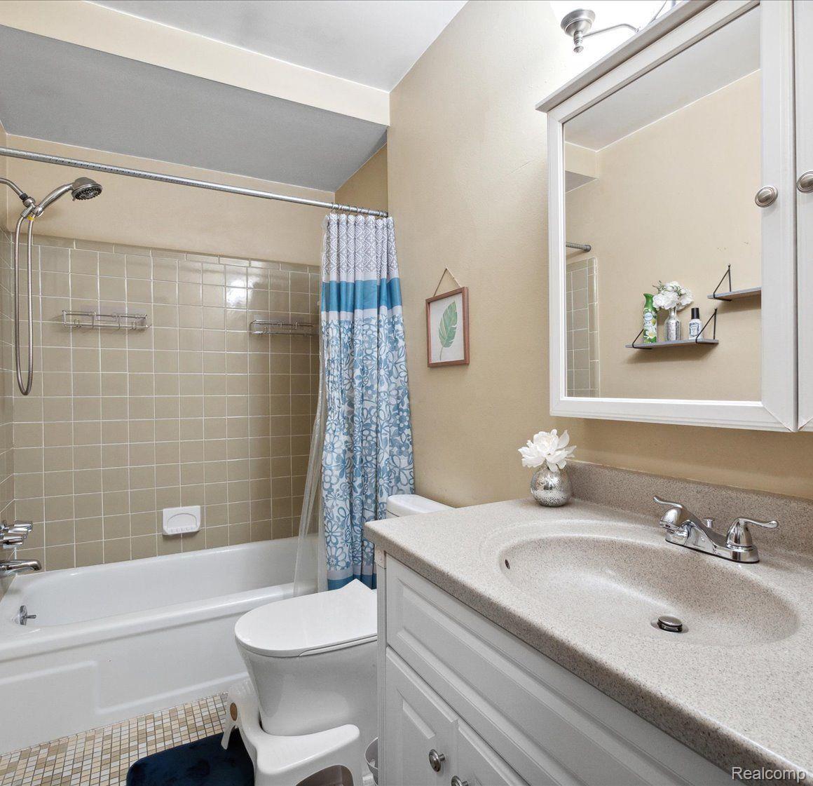 44117 Hanford Road Canton, MI 48187 - Photo 27 of 42 Gallery Image 27