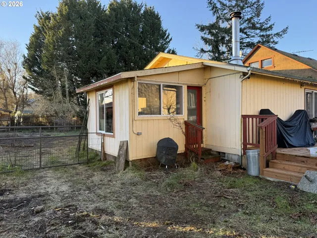 a view of a small white house