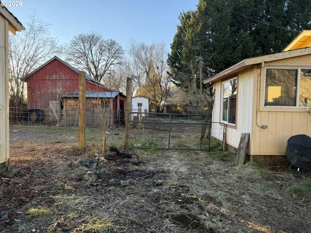 a view of a small house with a yard