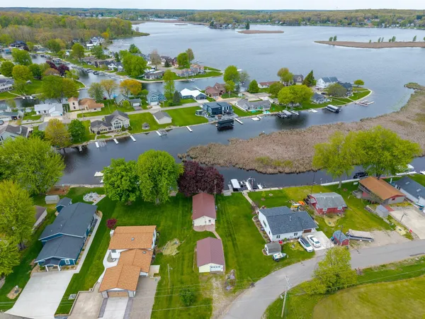 $415,000 | 380 Ln 852 Snow Lake, Fremont, IN 46737
