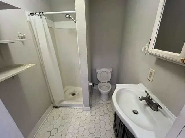 $2,400 | 160 Coming Street, Charleston, SC 29403