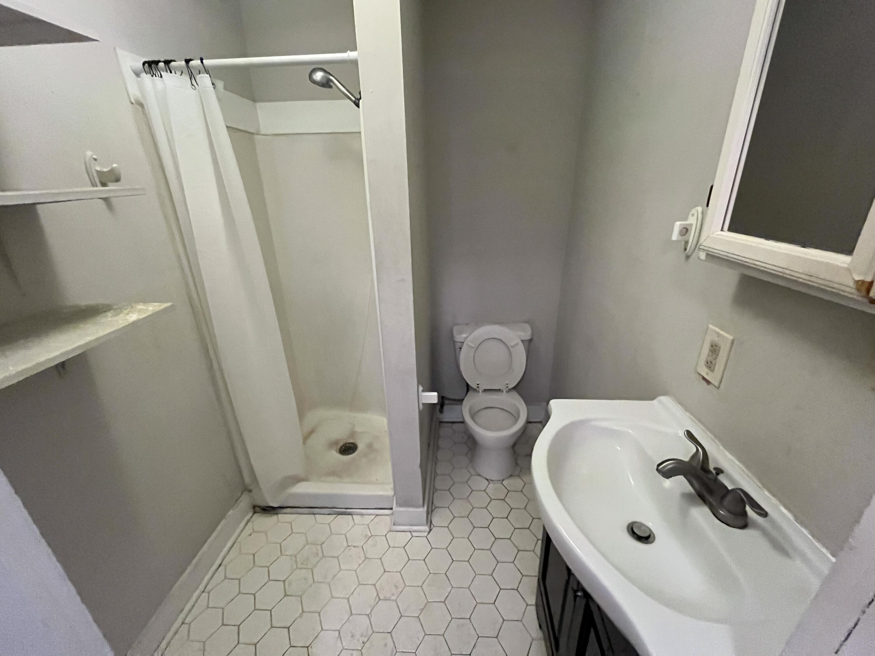 160 Coming Street Charleston, SC 29403 - Photo 12 of 16 IMG_9265