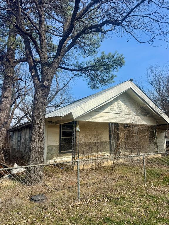 316 West Alley Street Perrin, TX 76486 - Photo 14 of 18 Side of the structure near open lot