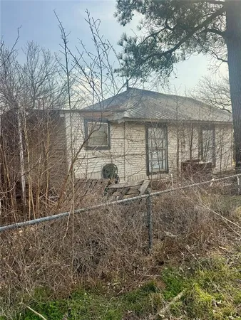a view of a pathway of a building