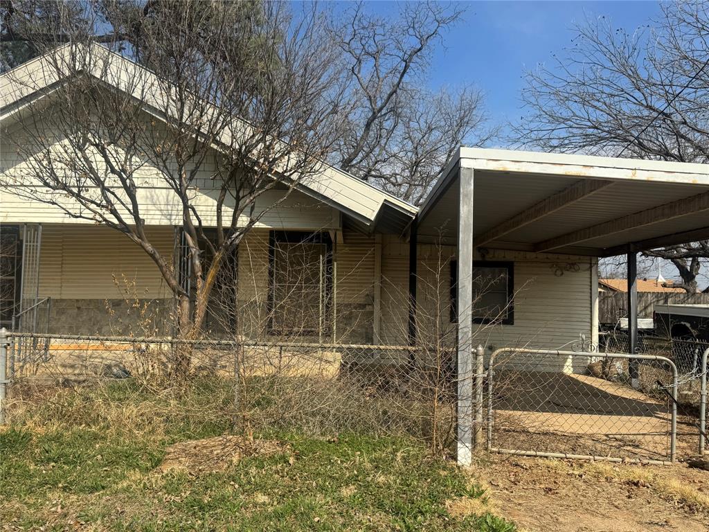 316 West Alley Street Perrin, TX 76486 - Photo 2 of 18 Cart port in front