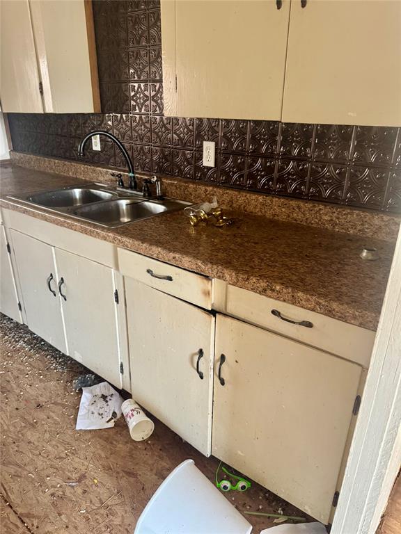 316 West Alley Street Perrin, TX 76486 - Photo 5 of 18 view of one side of the kitchen